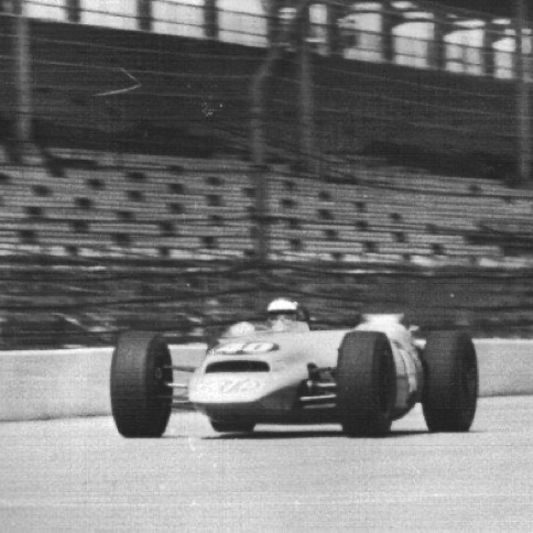 Au mois de Mars 1968, Andy Granatelli demande à Jim de tester la Paxton Turbocar à turbine qu'il sponsorise également avec les Lotus 56